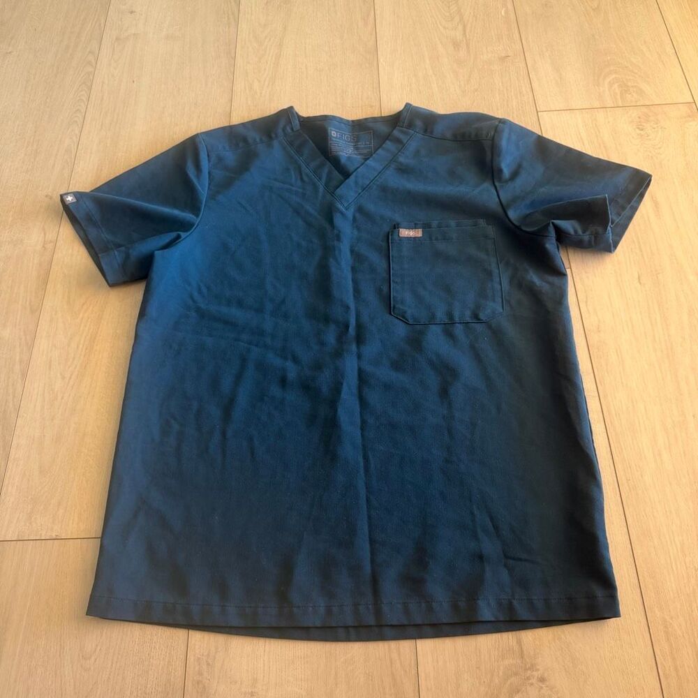 Figs womens scrubs top size m